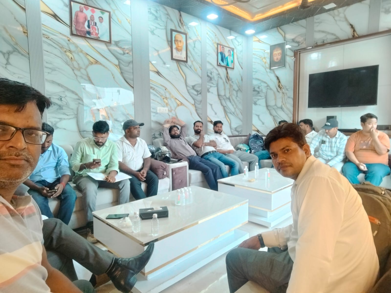 जवाहर नवोदय विद्यालय बरेली में 'जवाब एसोसिएशन' की बड़ी पहल, छात्रों के लिए भेंट किए 30 पंखे